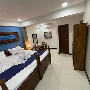 3* Hotel Rush